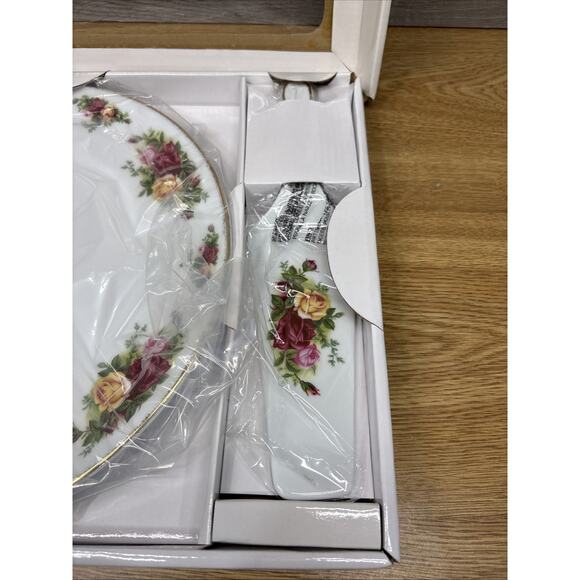 Royal Albert Old Country Roses Porcelain 11” Cake Plate with Server New in Box - Picture 6 of 7